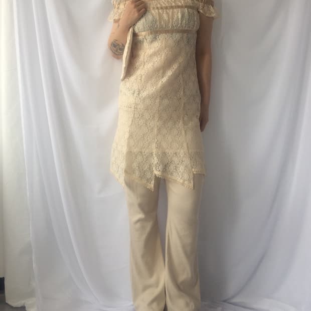 Line detail lace onepiece