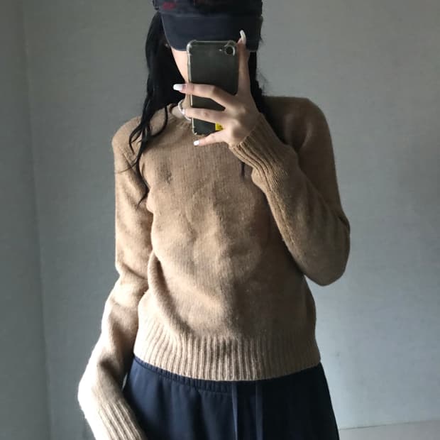 폴로 베이지 보카시 니트