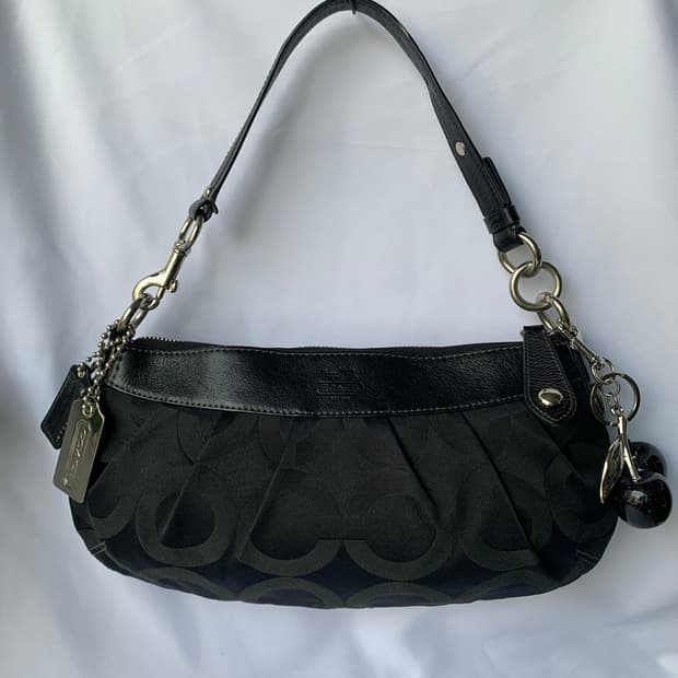 희귀 🖤 Coach 코치 빅C 블랙 바게트백