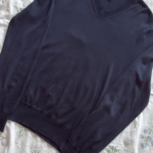 꼼데가르송 브이넥 니트