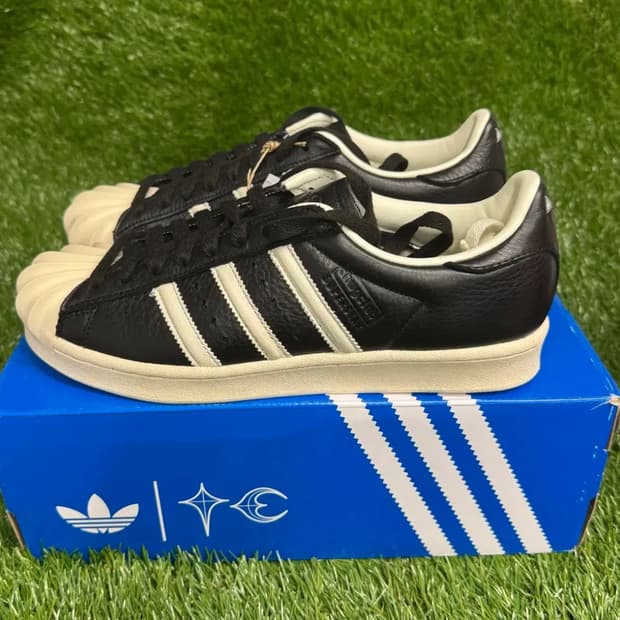 아디다스 x 떠그 클럽 슈퍼스타 빈티지 코어 블랙 크림 화이트