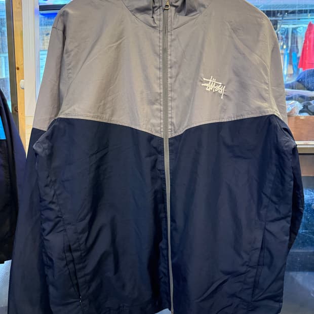 스투시 기어 그레이블랙 바람막이