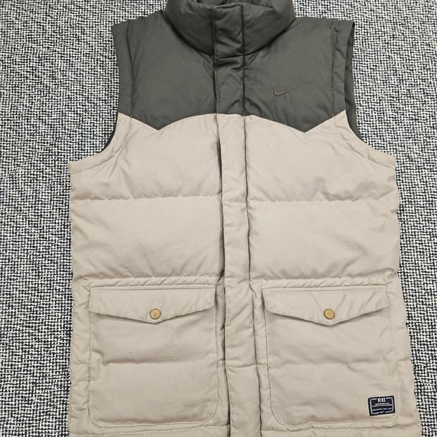 나이키 스우시 구스다운 패딩 조끼 XS(박시핏)