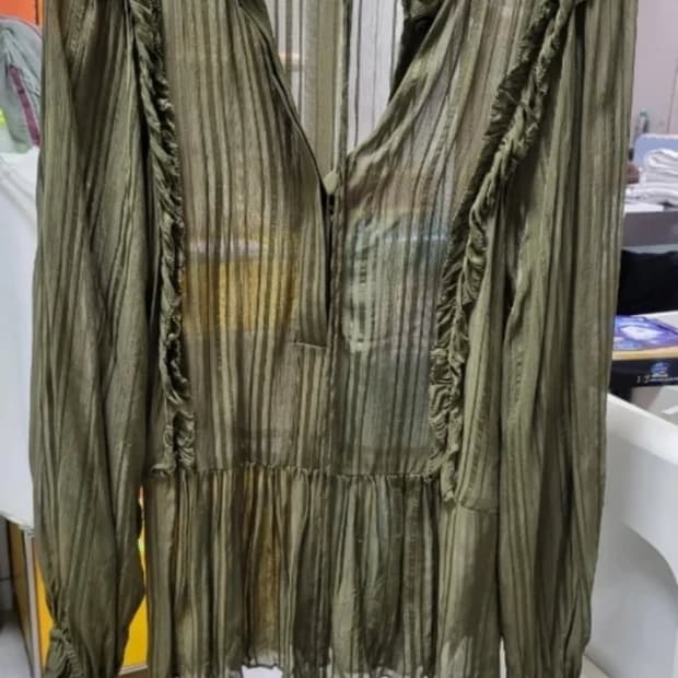 영국 왕실이 사랑하는 브랜드 Reiss 실크100 올리브 스트라이프 스트