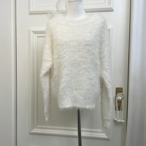 white shaggy basic knit top(size-L)