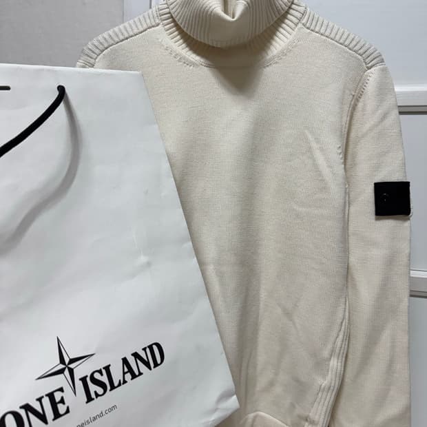 (쇼핑백 택 포함)스톤아일랜드 쉐도우프로젝트 목폴라 니트 L