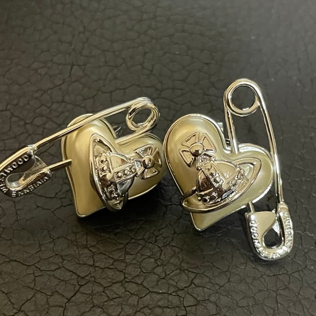 비비안웨스트우드 하트 옷핀 귀걸이