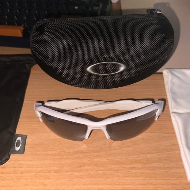 오클리 플락 2.0 화이트 선글라스