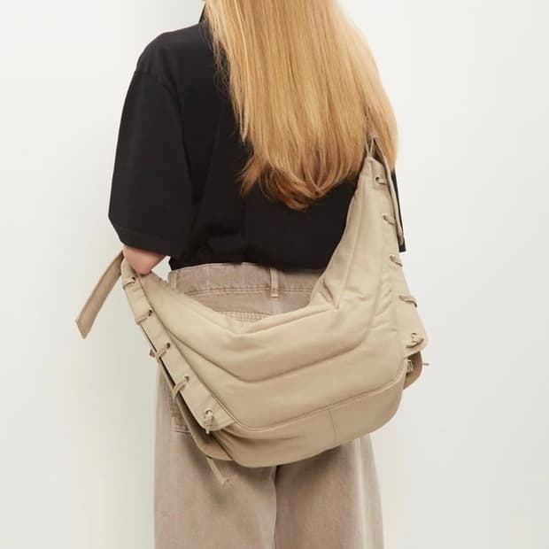 르메르 소프트 게임백 베이지 미디움 가방