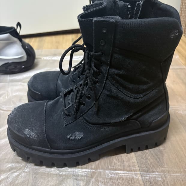 [40] 발렌시아가 컴뱃 스트라이크 20mm 부츠 블랙 팝니다