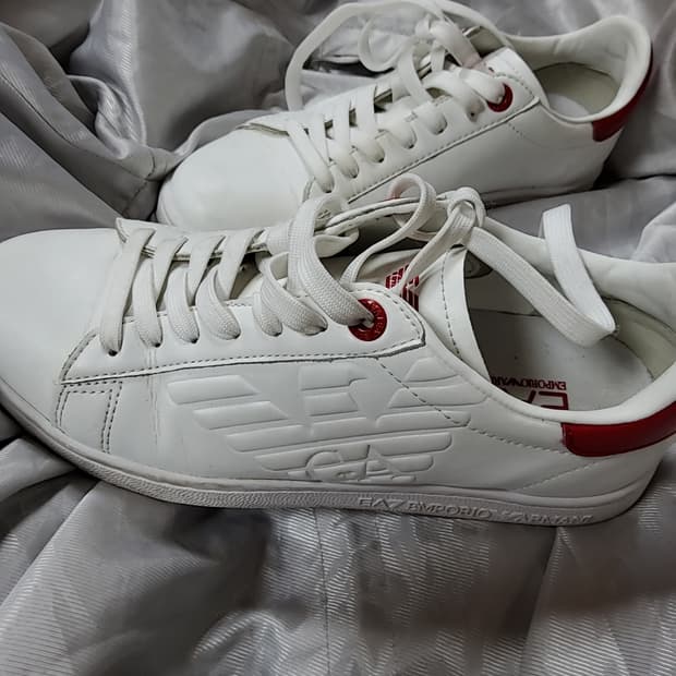 엠포리오 아르마니  화이트 스니커즈 230