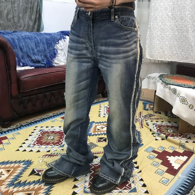 Moziow jeans 사선 디테일 부츠컷 데님팬츠 