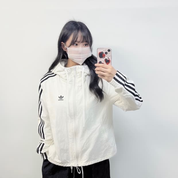 아디다스 불꽃 로고 바람막이 자켓 화이트