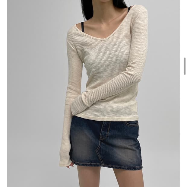 블랙업 브이넥 롱슬리브 니트 긴팔티