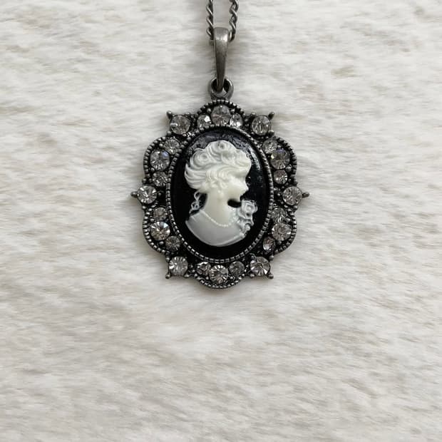 카메오 롱 목걸이