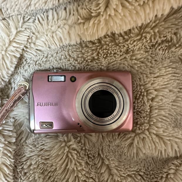 후지필름 파인픽스 f70exr 디카 핑크 (아일릿 디지털 카메라)