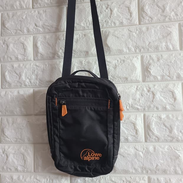 Lowe Alpine 크로스백 블랙