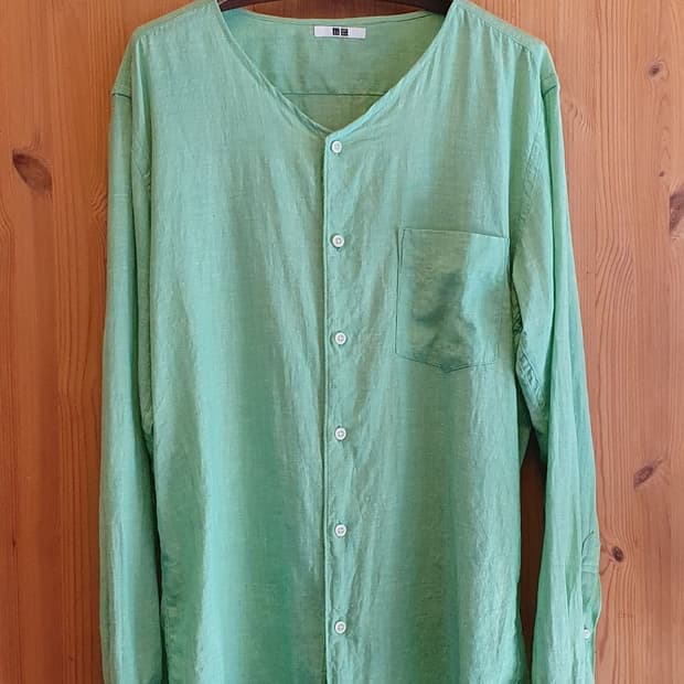 77.Uniqlo 린넨 브이넥셔츠(엘로우그린)