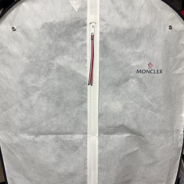 몽클레르 마야 후드 쇼트 다운 자켓 블랙 - 25FW