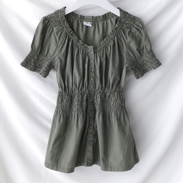 button shirring half blouse 