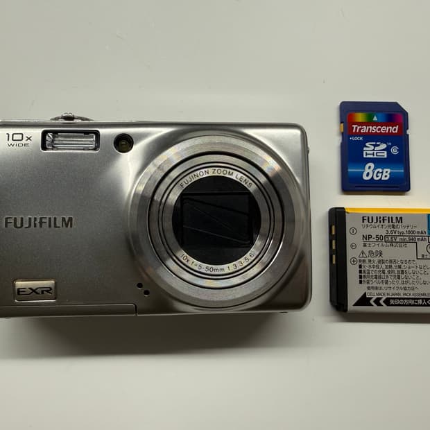 후지필름 FinePix F70EXR 실버 디카