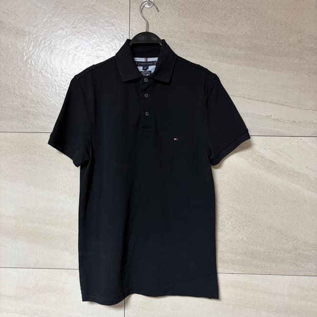 Tommy hilfiger black tee