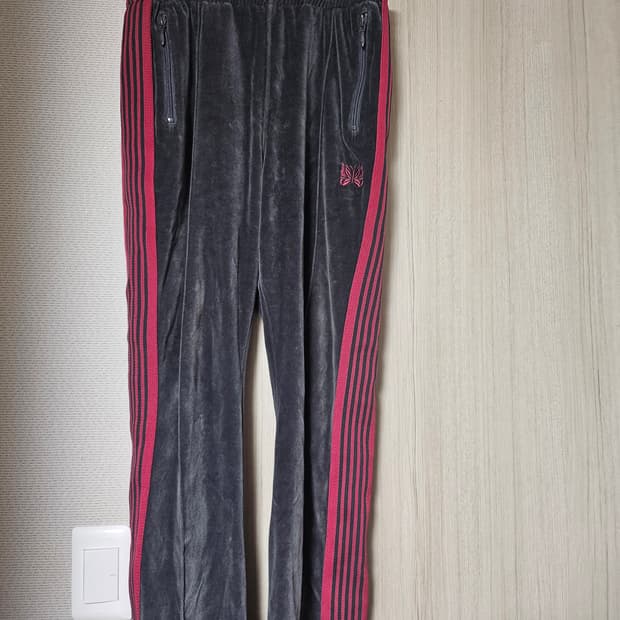 니들스 벨루어 트랙팬츠 차콜