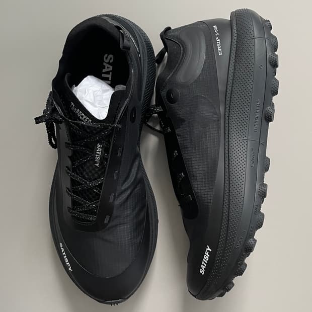 SATISFY 새티스파이 더라커 블랙 275 박스포함 새상품