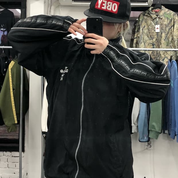 도그타운 사이드 로고 바람막이