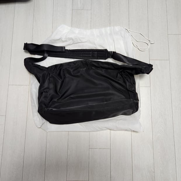 하 아카이브 아크 블랙 메신저백