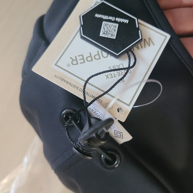 슈프림 윈드스토퍼 이어플랩