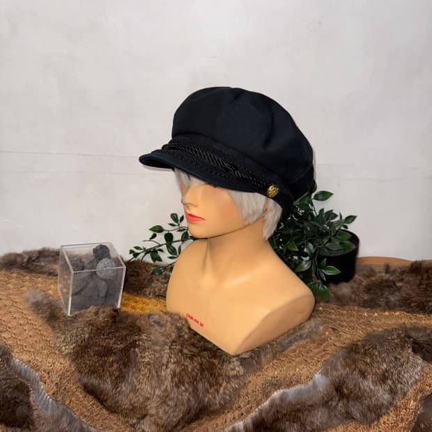 Black napoleon newsboy cap