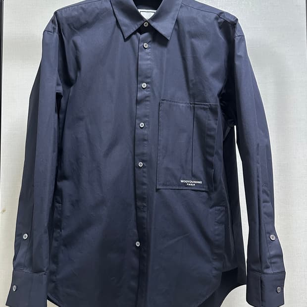 우영미 21FW 백로고 셔츠 네이비