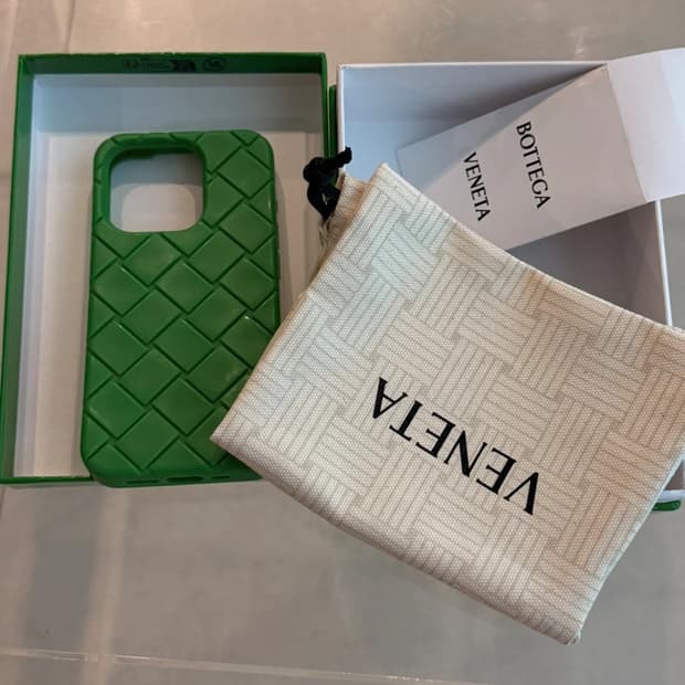 아이폰 15프로 보테가베네타 케이스