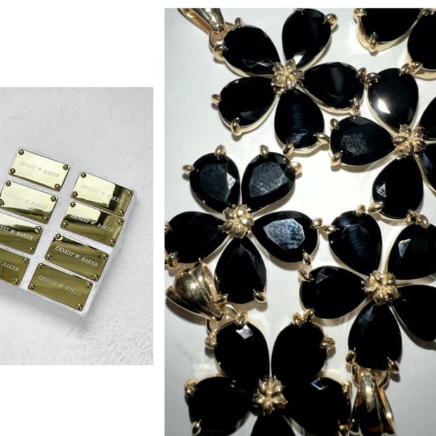 ernest w baker 플라워 목걸이