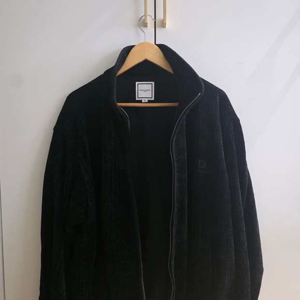 우영미 25FW 블랙 니팅 벨벳 집업 [48]