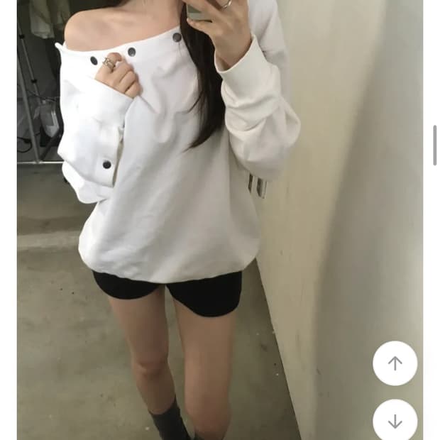 루즈 버튼 스냅 원숄더 오프숄더 맨투맨 127room 서울베이스드