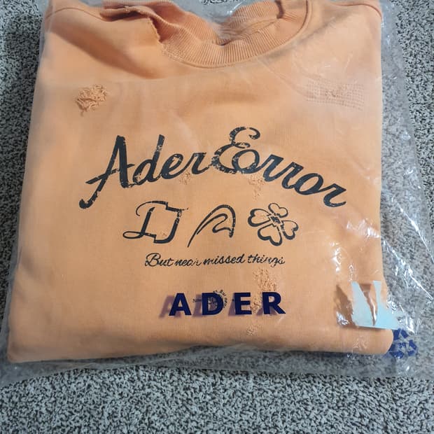 새상품 아더에러 솔렉 맨투맨 새상품 a3