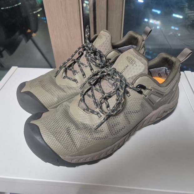 KEEN NXIS evo 워터프루트 (EU 42 사이즈)