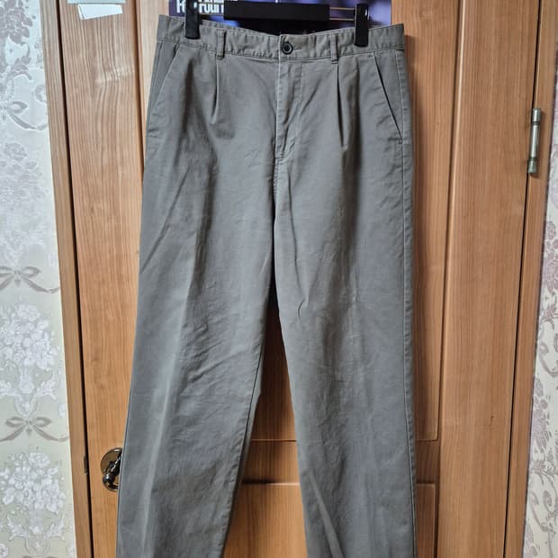 지오다노 원 턱 플리츠 치노팬츠 32 머드