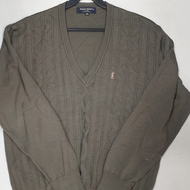 입생로랑 YSL 브이넥 케이블 니트 105