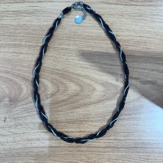 Amusant Running Necklace