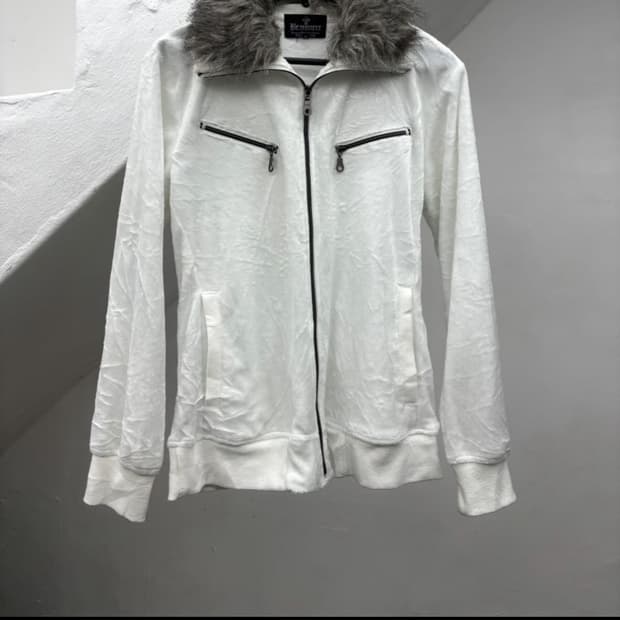Beaumere 자켓 구합니다!