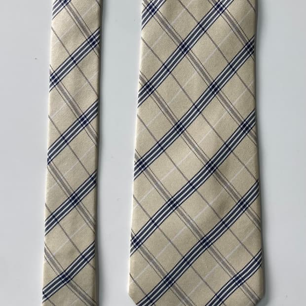 아쿠아스큐텀 넥타이