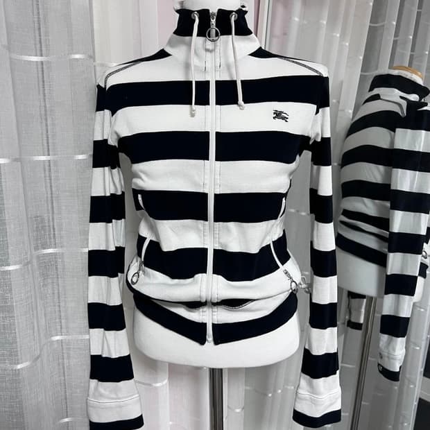 버버리 블루라벨 단가라 넥워머 집업