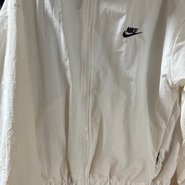 나이키 화이트 바람막이 자켓