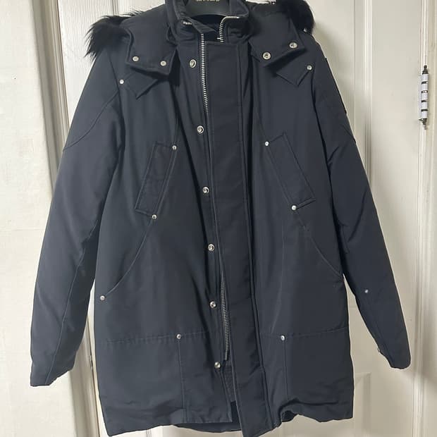 무스너클 스틸링 블랙 폭스퍼 구스다운 롱패딩 사이즈M(100-105)