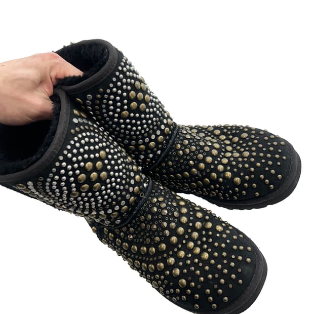 지미추 x 어그 스터드