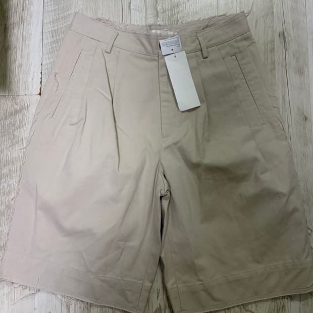[M] 라이풀 핀턱 버뮤다 쇼츠 반바지 베이지 새상품