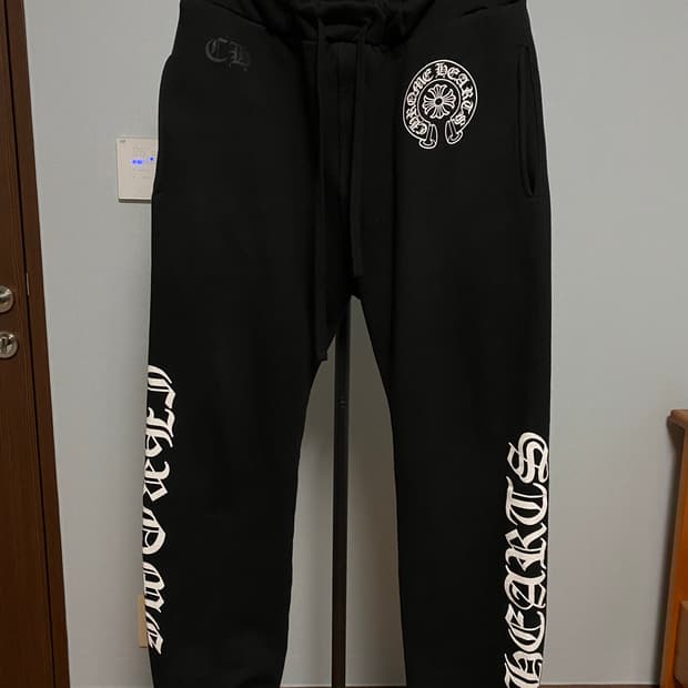 [L] 크롬하츠 홀스슈 로고 백 포켓 스웨트팬츠 블랙